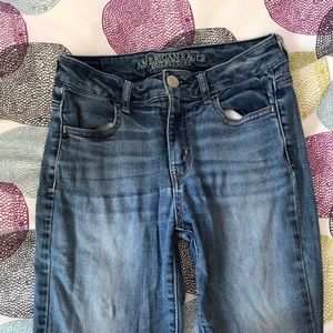 American Eagle light wash skinny jeans